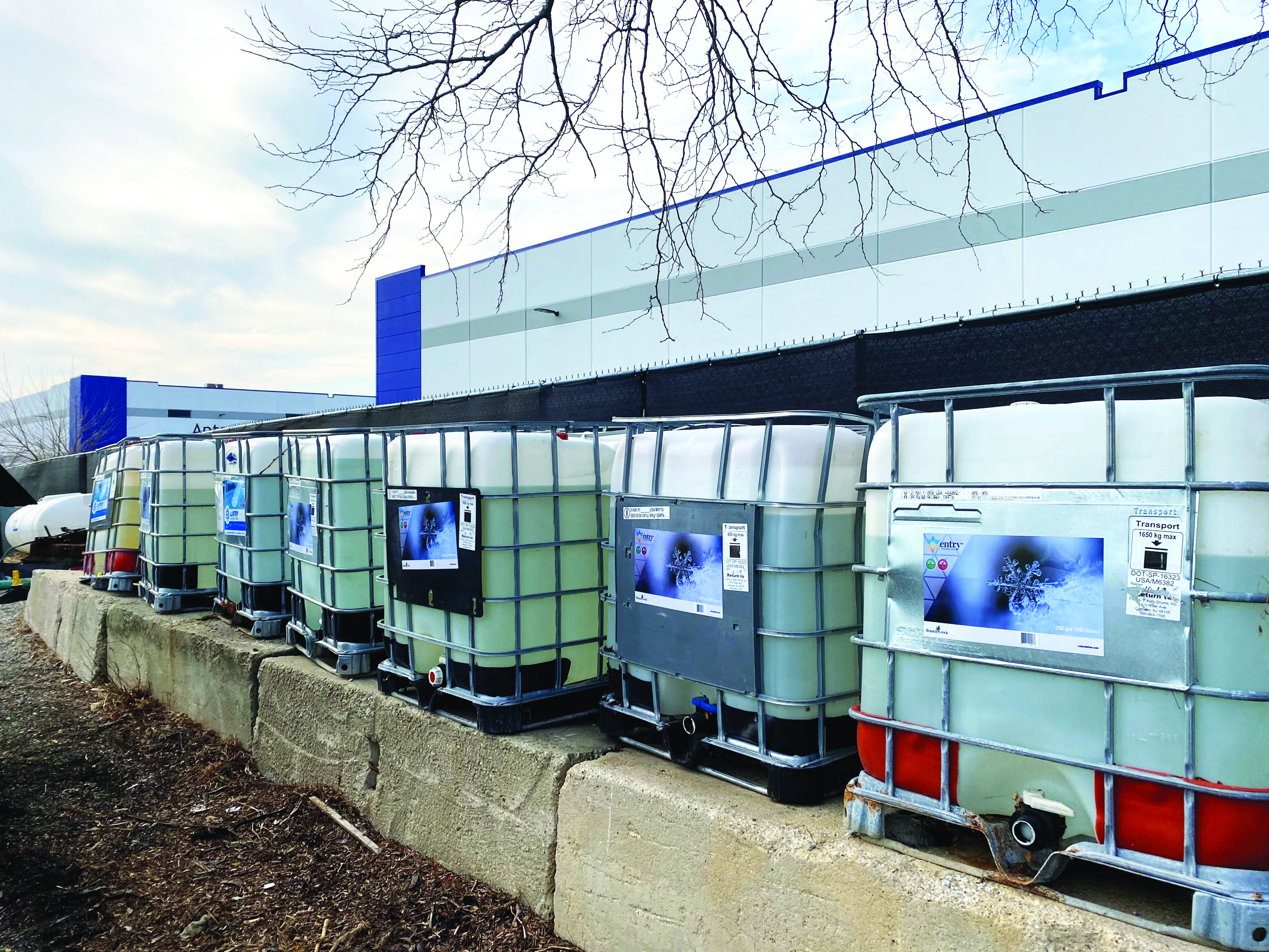 Effective strategies for storing deicing liquids